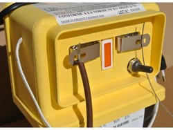 403-thickbox_default-electrificateur-cloture-electrique-sur-secteur